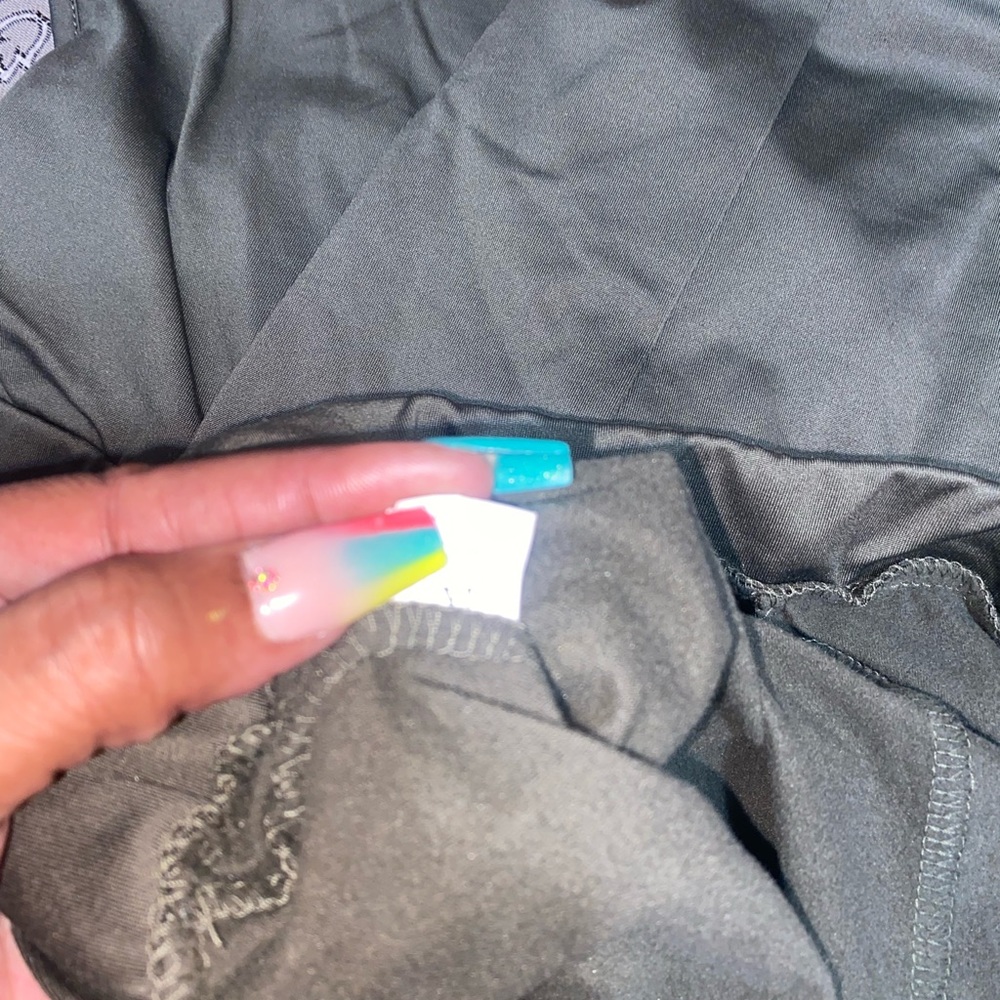 Tracksuit - Picture 6 of 7